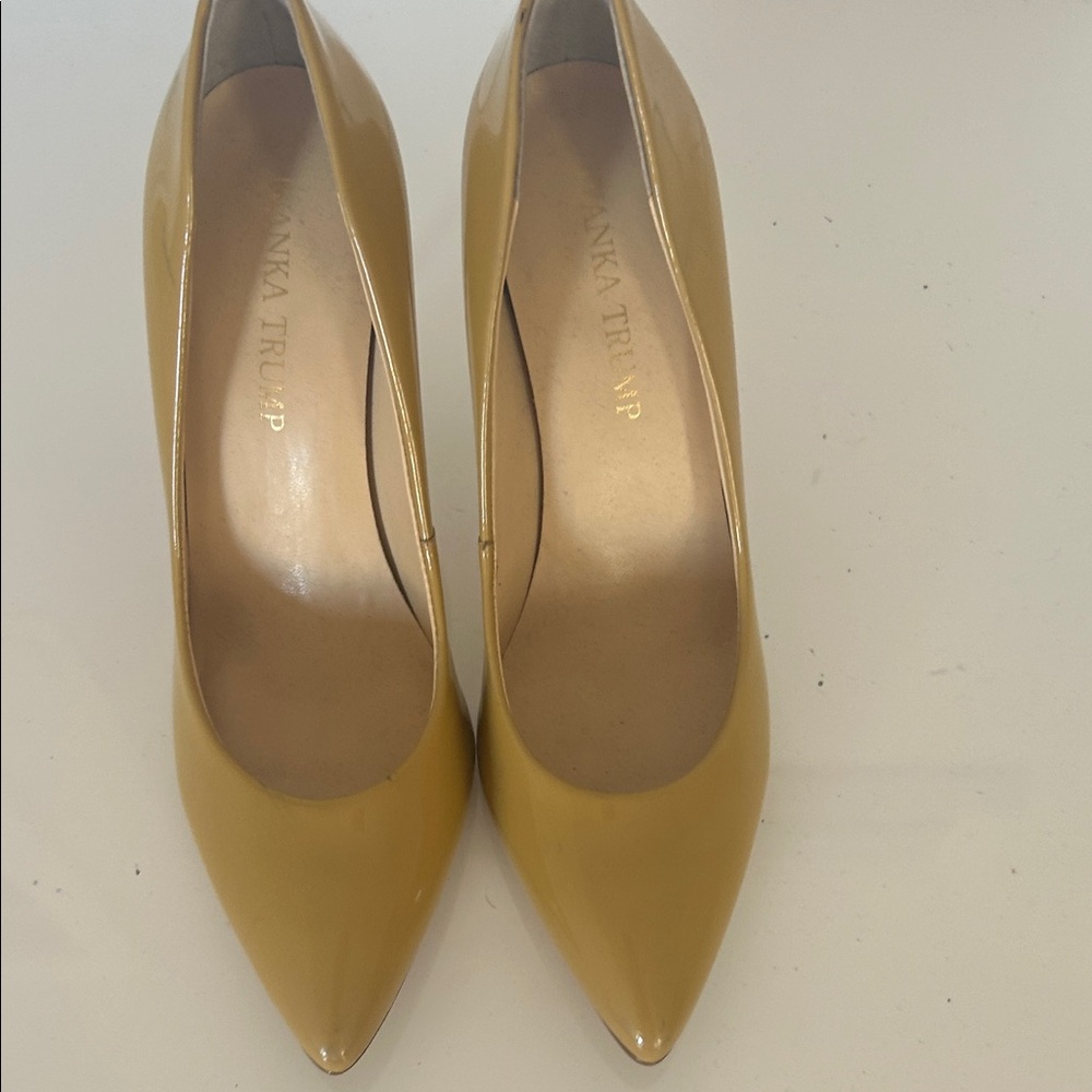 Ivanka Trump Beige Yellow Heels size 7